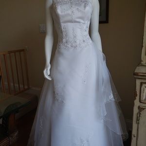 MOONLIGHT COLLECTION BRIDAL GOWN SZ 16